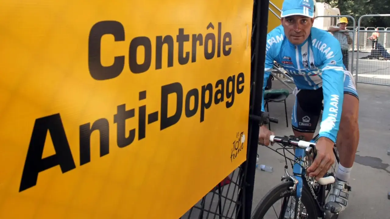 Erik Zabel heute vor der Anti-Doping-Kontrolle beim Tour de France.