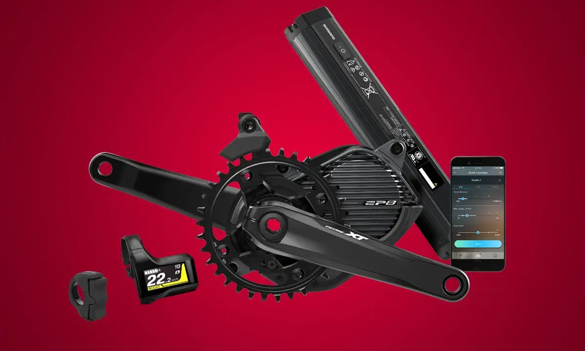 Shimano EP8 Motor-System mit Akku, Kurbelgarnitur, Display und Smartphone-App für individuelle E-Bike-Einstellungen.