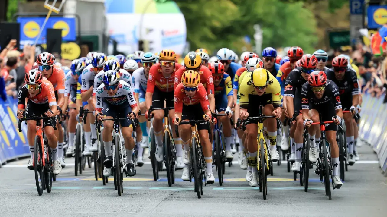 Radprofis kämpfen bei der Deutschlandtour live um den Sieg. Ein spannendes Rennen mit vielen Top-Fahrern in voller Aktion.