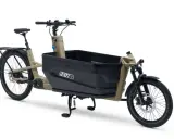 Ein beiges Lastenrad mit schwarzer Ladebox, bereit für den Lastenrad Test.