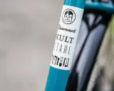 Ein **Diamant**-Fahrrad mit dem Schriftzug "KULT STAHL" und einem lustigen Comic-Gesicht.