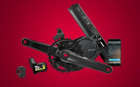 Shimano EP8 Motor-System mit Akku, Kurbelgarnitur, Display und Smartphone-App für individuelle E-Bike-Einstellungen.
