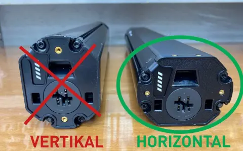 Bosch PowerTube 625: Gewicht und Einbauposition. Links vertikal (durchgestrichen), rechts horizontal (grün umkreist).