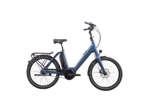 Hercules Futura Compact R8 24 Zoll: Ein schickes blaues E-Bike mit Gepäckträger und Akku, bereit für den Test.