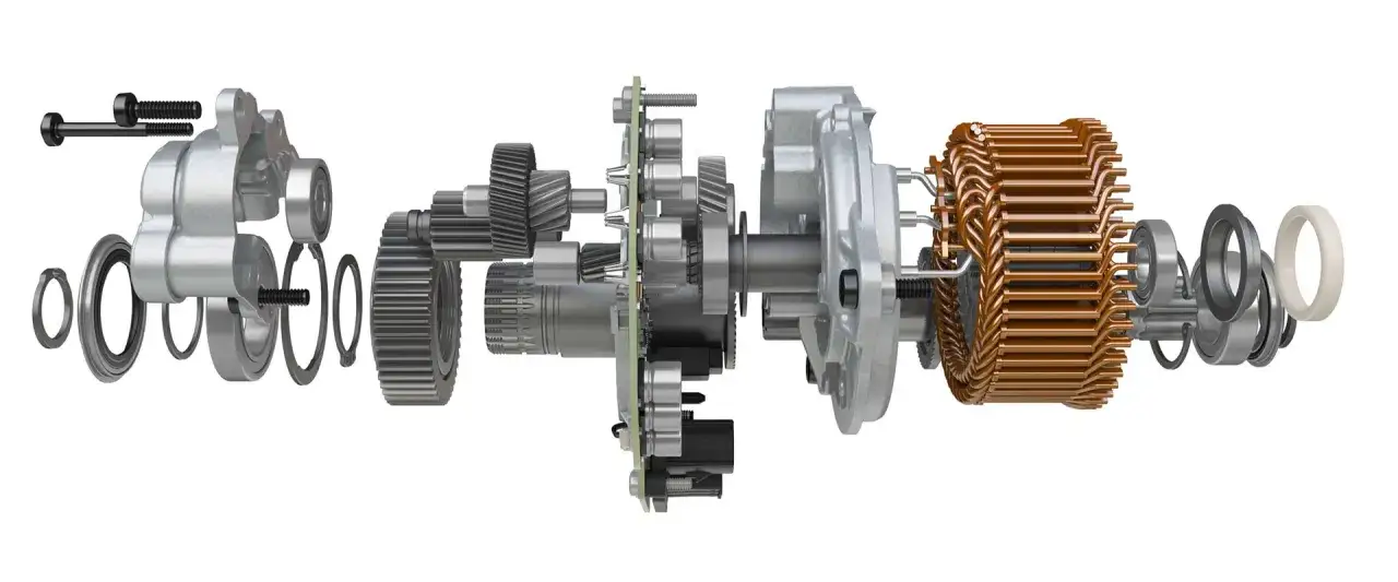 Explodierte Ansicht eines Brose Motors mit Zahnrädern, Lager und Kupferwicklungen. Mögliche brose motor probleme hier sichtbar.